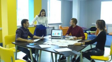 mutlu iş adamları anlaşma kazandı