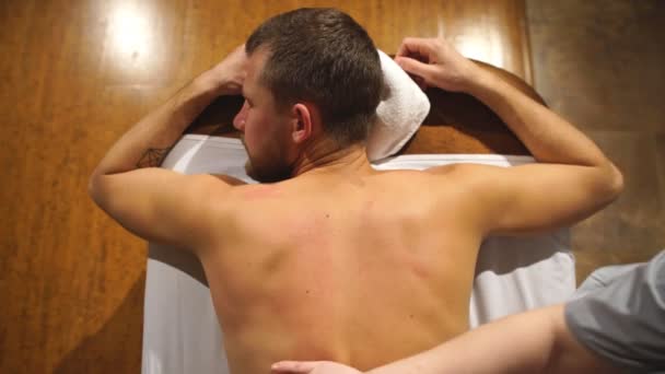 massazh-muzhskogo-organa-video-pozi-v-sekse-realnie-foto