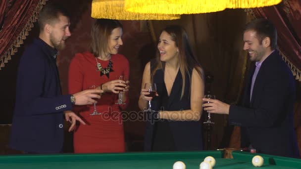 Two couples talking near the pool table and drink — Stock Video