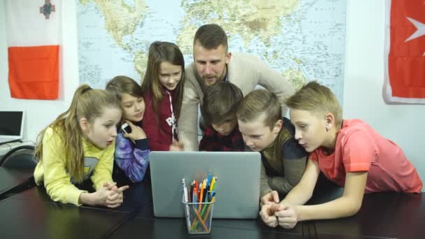 Teamwork over the teachers laptop — Stock Video