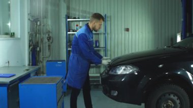Makinist garajında işyerinde