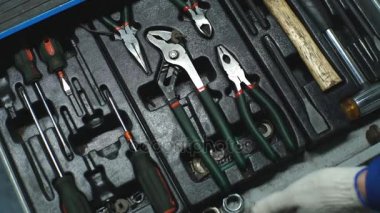 Otomatik mekanik ile çalışma araçları tamir ve tanılama araba garajında arabalar için