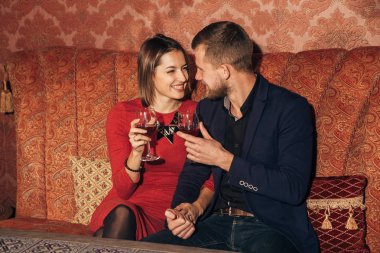 Restoranda flört genç Çift