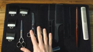 Kuaför Dükkanı ışık ahşap arka plan üzerinde Vintage araçları