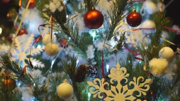 Hermoso juguete árbol de Navidad, feliz año nuevo — Vídeos de Stock