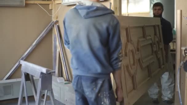 Дверь доводится до живописи — стоковое видео