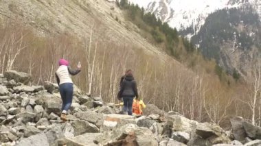 Grup yolcuları Georgia dağlara gidelim