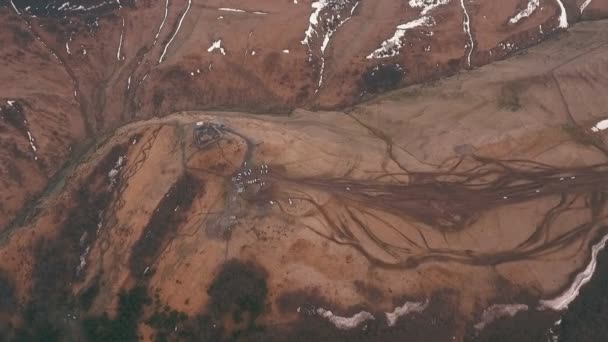 Gergeti church.shooting above, schieten vanuit de lucht — Stockvideo