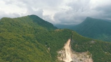 yol yazın, Gürcü askeri yol Kafkasya dağlarında