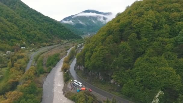 Rio de montanha na Geórgia — Vídeo de Stock