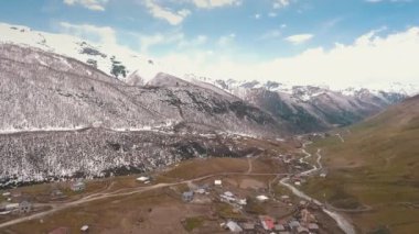 resmini uçak dağlardan