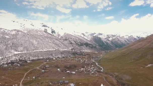 Tiro de las montañas desde el dron — Vídeo de stock