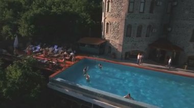 drone ile çekim havuz partisi