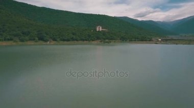 Göl Gürcistan üzerinden havadan görünümü