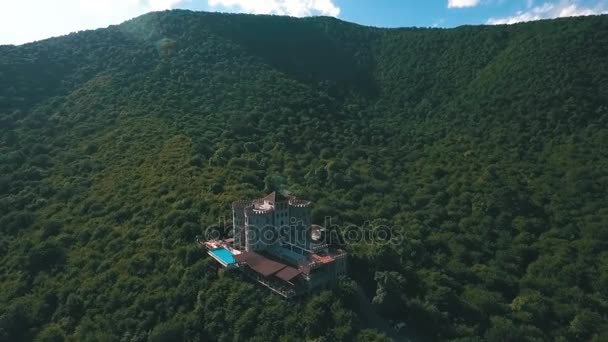 O hotel tem a forma de um castelo — Vídeo de Stock