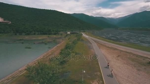 Vista aérea, parque, montanhas e lago — Vídeo de Stock