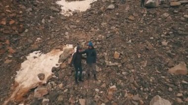 buzul üzerinden uçak tasviri