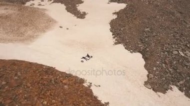 drone ile çekim karda yalan Çift