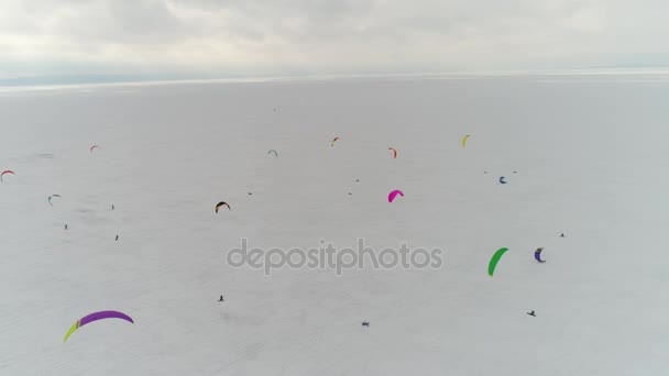 Kitesurfing σκοποβολής από τον αέρα γυρίσματα με μια φωτογραφική μηχανή, σκοποβολή με το drone — Αρχείο Βίντεο