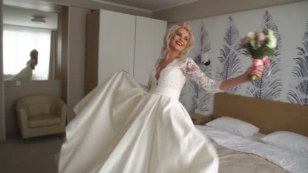Beautiful bride falls on the bed — Stock Video