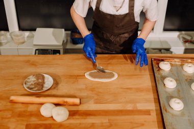 Lezzetli tarçın rulo yapma