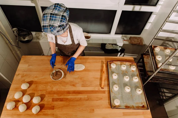 Lezzetli tarçın rulo yapma