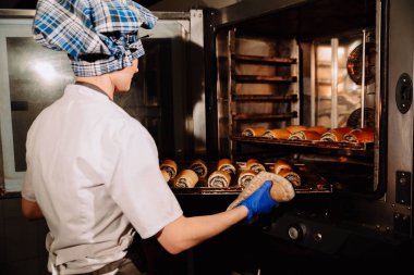 haşhaş tohumu ile fırında rulo
