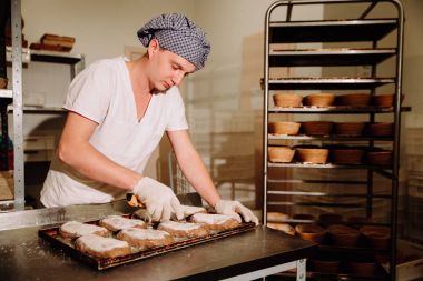 Hamur yoğurma ve ekmek şekillendirme Baker