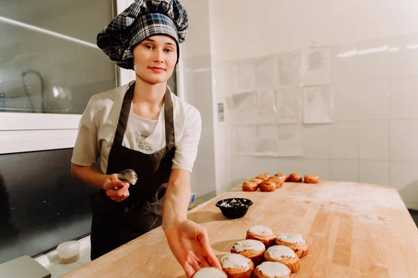 Tarçın buzlanma ile serpilir rulo