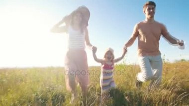 mutlu aile sahada çalışan