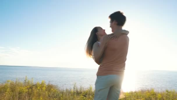 Happy couple dancing at the edge of the cliff on the background of the river — Stock Video