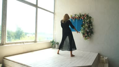 güzel sarışın dans ve having fun