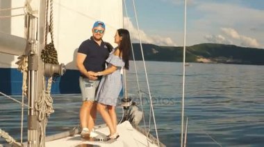 kaç sarılma ve bir yatta dalga geçmeyi seviyorum