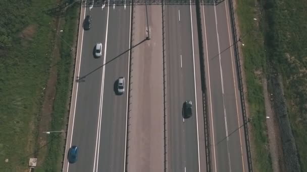 Luchtfoto van de snelweg in russi — Stockvideo