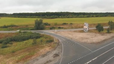 forest yakınındaki yolda havadan görünümü