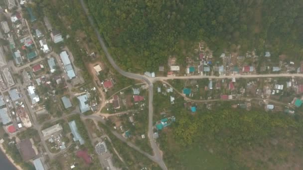 Vue aérienne village, forêt, route — Video