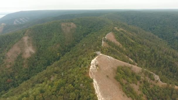 Schieten bergen luchtfoto — Stockvideo