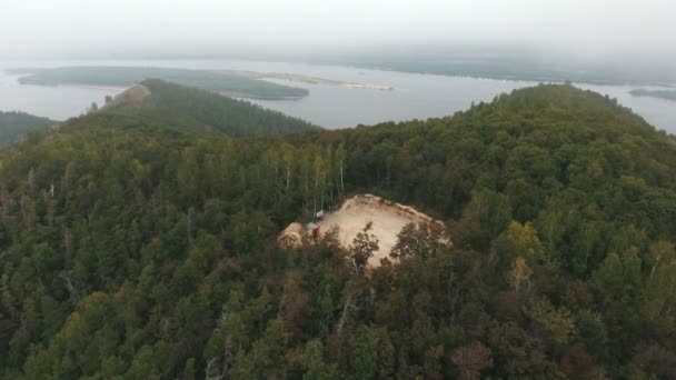 Letecký pohled na hřišti v lese — Stock video