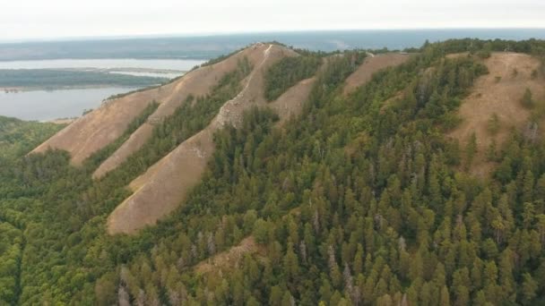 Tiro montañas vista aérea — Vídeos de Stock