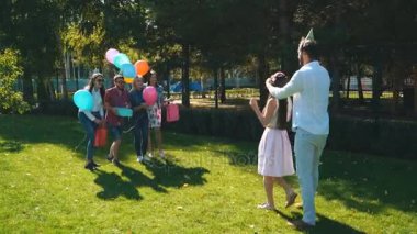 kadın arkadaşlarından alacak ne hediye tahmin