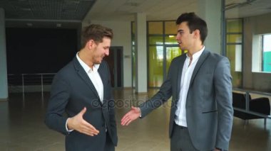 office ve shake elinde iki işadamları bir araya geldi