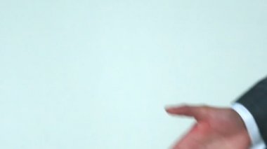 Eller yavaş hareket sallayarak iki iş adamı