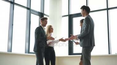 ofis ve planlama yeni proje iş arkadaşlarıyla görüşürüz