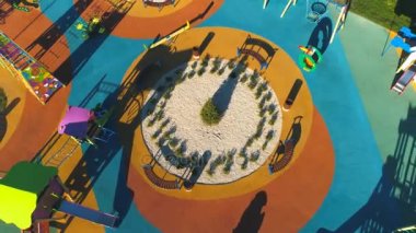 Renkli Çocuk Bahçesi bir bahçede üzerinde havadan görünümü