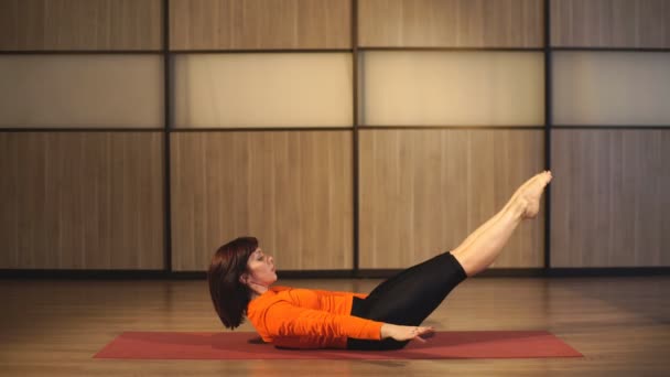 Kadın pilates egzersizleri fitness — Stok video