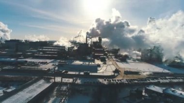 Fabrika atmosfer zararlı emisyonların kirletiyor