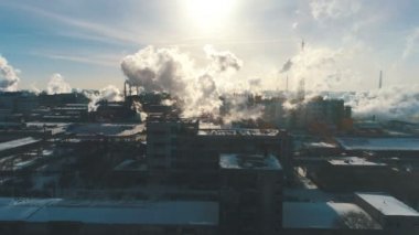 Fabrika atmosfer zararlı emisyonların kirletiyor