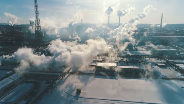 Industrial smoke from the plant pollutes the air — Stock Video