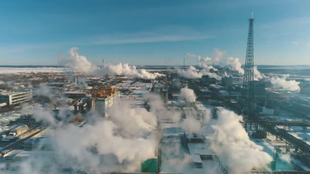 Industrial landscape. From pipe factory smoke, polluting the atmosphere. — Stock Video