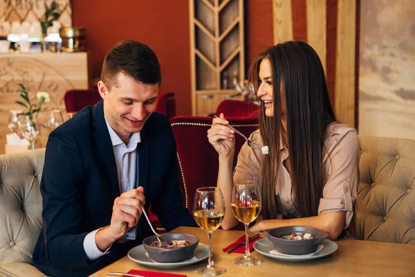 Dating concept, couple drinking wine in a restaurant — Stock Photo, Image